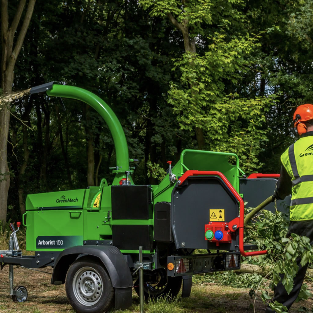 Woodchipper and tree surgeon